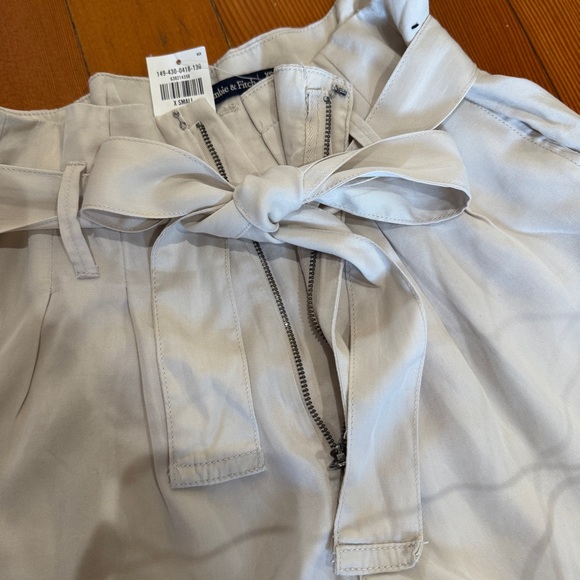 BNWT Abercrombie & Fitch Tan High Waist Shorts w/ Belt Paper bag Dress Shorts XS - Picture 6 of 12